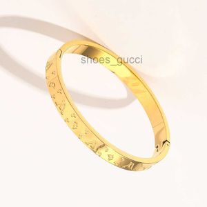 Europa Amerika modestijl armbanden dames bangle luxe designer sieraden 18k goud vergulde roestvrijstalen bruiloftsliefhebbers geschenk armbanden groothandel zg1212