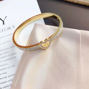 Europa América Estilo de moda Pulseras Mujeres Brazalete Diseñador Carta Joyería Cristal 18K Chapado en oro Acero inoxidable Amantes de la boda213w