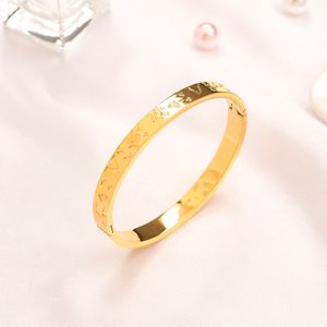 Bracelets de style de mode de bracelet de créateur pour femmes designers bijoux gold gasé starelesteel amateurs de mariage cadeaux Bangles en gros de haute qualité