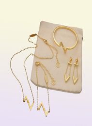 Europa America Fashion Style Sieraden Sets Lady Dames GoldsilverColor Metal gegraveerd V Initialen Volt ketting Bracelet Bangle EA1142363