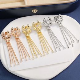 Europe America Style Fashion Lady Femmes Fraire plaquée Gold Gravé B Initiales Paramètres Diamant Tassel Eard Tassel Goules d'oreilles Stud 1 Paies