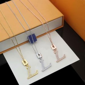 Europa Amerika modestijl mannen dame dames goud zilverkleur metaal gegraveerd v initialen die volledige diamant hanger ketting q93224i maken