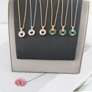 Europa América Estilo de moda Collar Hombres Dama Mujer Latón 18k Oro Grabado B Letra Madre de perla Malaquita Onyx Diamante Colgante