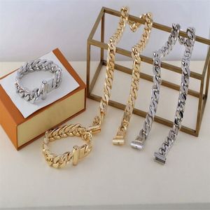 Europa Amerika Männer Silberfarbenes Metall Mehrfarbige Emaille Diamant Gravierte V-Initialen Ketten Links Patches Halskette Armband Jew209S