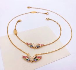 Sets de joyería de estilo América de América Dama Mujeres grabadas V Iniciales es esencial V California Sueña Diamante Collar Diamond Bracelet9206841