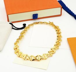 Ensembles de bijoux de Style européen et américain pour femmes, initiales en V gravées, chaîne gourmette, collier, boucles d'oreilles, bracelets, Twinkle7058098