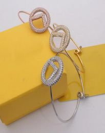 Europe AmericaTop Designer Bijoux Lady Femmes Laiton Creux Out Gravé Lettre Paramètres Plein Diamants 18K Or Bracelet Bracelet 3 C7898952