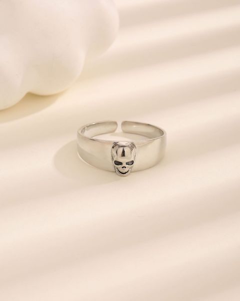 Europa y América S925 Anillo de plata con cabeza de calavera Joyería de mano vintage Personalidad de moda Punk Joyería para hombres y mujeres al por mayor