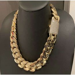 Europa en de Amerikaanse grensoverschrijdende hiphop sieraden zirkoon flip knop gladde Cubaanse ketting hete verkoopaccessoires 18k gouden herenketen