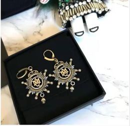 Orecchini in ottone impreziositi in stile orecchino di perla di lusso di nuova moda in Europa e negli Stati Uniti5066045