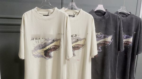 Camiseta de manga corta con estampado de tiburones blancos y logotipo popular de nicho de Europa y Estados Unidos para hombres y mujeres