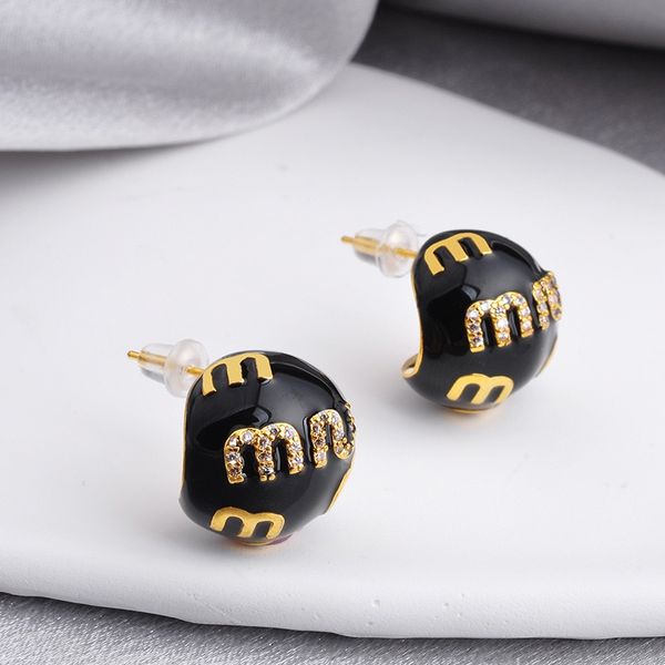 Pendientes de mujer de bola redonda con letras esmaltadas de goteo de aceite retro de Europa y Estados Unidos, pendientes de diseñador de moda de lujo para mujer pendientes simples personalizados