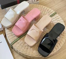 Europa en de Verenigde Staten Spring en Summer Slippers dragen hiel één woord flip-flops mode vierkante kop dikke bodem snoep plastic transparante jelly sandalen