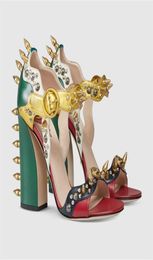 Europe Ded 2019 Summer New Shoes Bullet Rivet Word Buckle Sandales Gladiator Femmes Sandales épaisses avec des talons super hauts Chaussures Big Taille 419113083