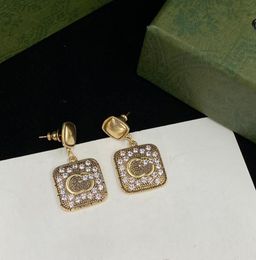 Europa Moda Popular Cuelga Araña Pendientes Mujer Color Diamante Carta Colgante Diseñador Pendientes Con Caja