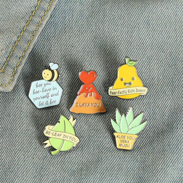 Broches de planta de hoja de maceta de aloe europeo pera corazón abeja letra vaquero pines aleación pintura mochila ropa Animal insignia joyería Acce246L