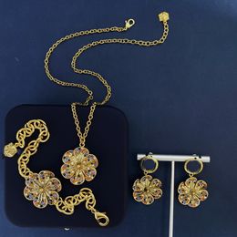 Industrie lourde européenne américaine strass colorés colliers de fleurs bracelets dames élégantes boucles d'oreilles mode rétro bijoux exagérés avec boîte GS23