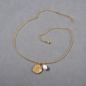 Collier avec pendentif en perles de marque ronde minimaliste Instagram européenne/américaine avec chaîne de cou en or véritable plaqué cuivre 18 carats Chaîne de clavicule simple et polyvalente
