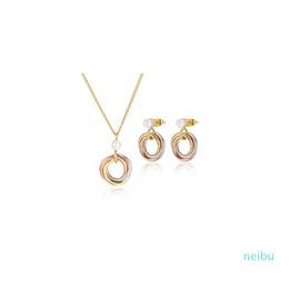 Europese en Amerikaanse 18K Gold Pearl Vogue Drop Earrings Necklace Hanger Set Mode Temperament Vrouwelijke Sieraden All-match Ornaments Gift