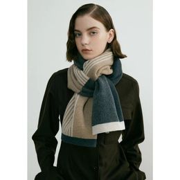 Europese en Amerikaanse herfst en winter nieuwe zachte en modieuze driekleurige gestreept gesplitste gebreide sjaal voor dames