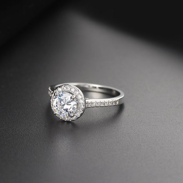 Bague de fiançailles classique européenne et américaine femme Micro incrusté Aaa Zircon or blanc plaqué diamant bague ornement