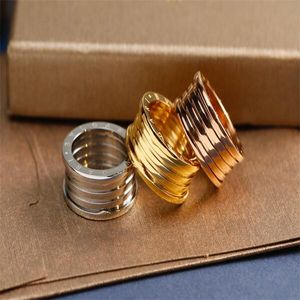 Europese en Amerikaanse klassieke Spring Titanium Steel Rose Gold Ring Men en vrouwelijke koppels Woga vingerring Fashion Persoonlijkheid Geavanceerde ring