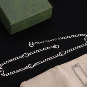 Europese en Amerikaanse designer nieuwe ketting Klassieke zilveren ketting temperament charme ketting ketting voor verlovingscadeau Natuurlijke en vriendelijke ketting sieraden