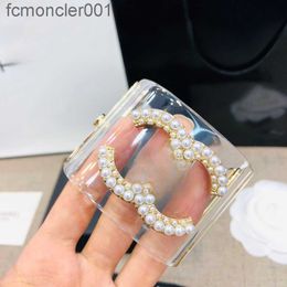 Européen et américain exagéré atmosphérique large édition de haute qualité luxury boucle perle femme double lettre bracelet rewc