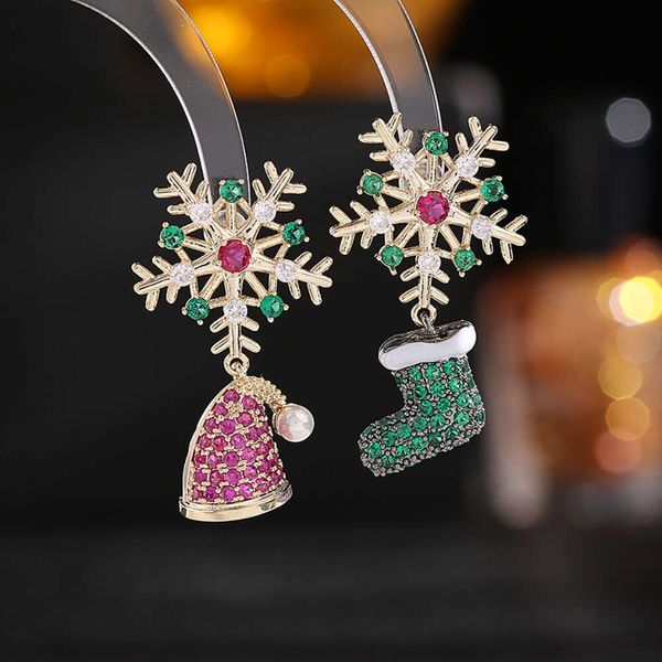 Mode européenne et américaine nouvelle couleur Zircon boucles d'oreilles Design créatif bottes de neige chapeau boucles d'oreilles cadeau de noël boucles d'oreilles