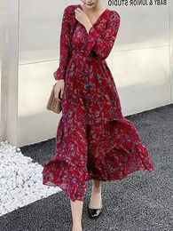 Fashion européenne et américaine pastorale extérieur style floral Vneck Vin Longsleved Red Big Swing Remered Robe 240412