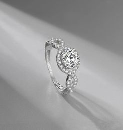 Europese en Amerikaanse mode S925 Silver Exquise Ring Microcrusted Diamond uitgehold luxe elegante vrouwelijke sieraden Gift8524003