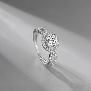 European and American Fashion S925 Silver Exquisite Ring Micro-encrusted Diamond Hollowed Out Luxury Elegant Female Jewelry Gift