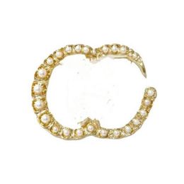 Broche française européenne et américaine Broche Simple Fashion Coat Pearl Diamond Accessoires Femelle Femelle Fast Livrot299L