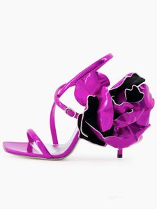 Chaussures de boîte de nuit européenne et américaine de haute qualité de haute qualité 2024 Femme sexy mince talon haute ligne sandales de boucle