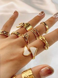 Anéis de Instagram europeus e americanos para mulheres com design exclusivo Anéis de aço de titânio elegantes, leves, luxuosos, de alta qualidade, explosivos, versáteis, joias da moda
