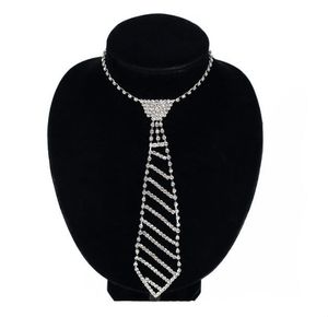 Bijoux européens et américains diamant cravate long collier femmes arc mode ensemble vêtements