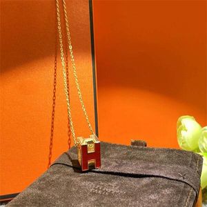 Europese en Amerikaanse luxe V Gold Ploated 18K Rose Gold H Letter Square hanger ketting Vrouwelijke glazuur kleurvalolie sleutelbeen ketting