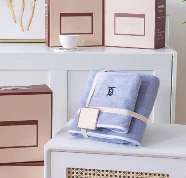 Nouvelle marque de mode européenne et américaine Coral Fleece Bath Towel Couple Home Solid Color Serviette à séchage rapide Two-Piece Super Absorbent Beach Towel