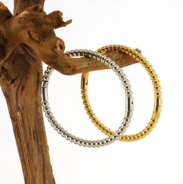 Nouveau bracelet rond en acier inoxydable européen et américain, l'acier au titane pour femme ne laisse pas tomber la couleur, capteur de haut niveau pour fille, perle, bracelet décoratif à la main, vente en gros