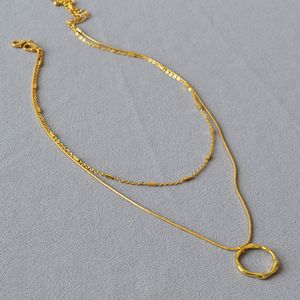 Mode plaquée en laiton en laiton en laiton European et américain, simple Rague irrégulière Ring Pendentif Double-Play Stack portant une chaîne de pull de collier