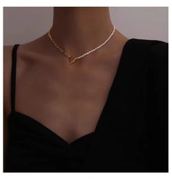 Nicho europeo y americano K Gold T Gold T Hebilla Collar de perla natural para mujeres