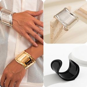 Bracelet manchette élargi pour hommes personnalisés européens et américains bracelet d'ouverture en métal géométrique simple polyvalent à la mode couple tendance accessoires Hiphop