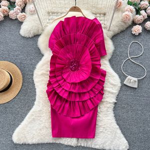 Europese en Amerikaanse stijl lichte luxe high-end jurkontwerp drukgeplooide driedimensionale bloem diagonale kraag off-shoulder jurk