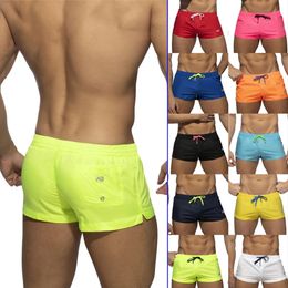 Europese en Amerikaanse zwembroek Mens Solid Color Sneldrogende lage taille sexy strandbroek Heren Swimming Sports shorts 240410