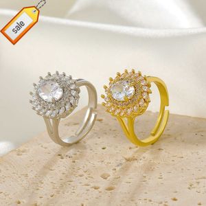 Europese en Amerikaanse White Crystal Zircon Ring Mode Licht Luxe Persoonlijkheid Volledige Diamond Zonnebloem Wijsvinger Sieraden