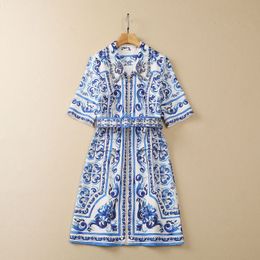 Roupas femininas europeias e americanas 2023 verão novo manga de cinco pontos cravejado lapela moda palácio vestido de impressão azul