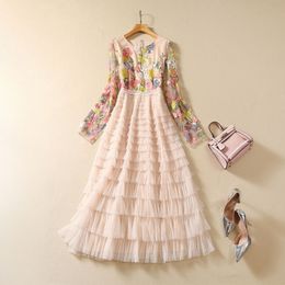 Europese en Amerikaanse dameskleding 2023 herfst nieuw Geborduurd patchwork taartmode met lange mouwen Geplooide jurk XXL