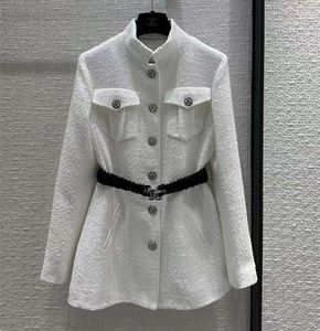 Europese en Amerikaanse dameskleding 2023 herfst nieuwe lange mouw opstaande kraag riem witte mode tweed jas met enkele rij knopen