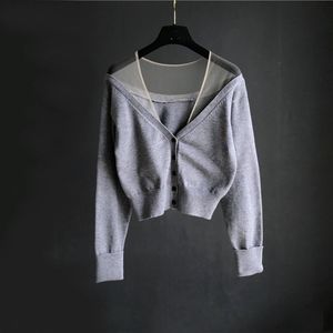 Otoño europeo Nuevo diseño de mujer sexy con cuello en v gasa malla patchwork perspectiva solo pecho manga larga suéter de punto corto cardigan