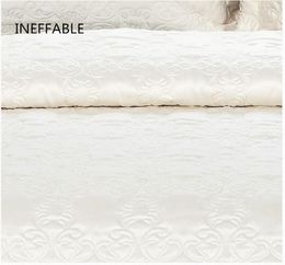 Cubierta de cama europea 3 PPC Air acondicionador acolchado suave Luz instalada de lujo imitando la cama de la cama de seda